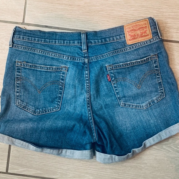 Levi shorts - Picture 3 of 6